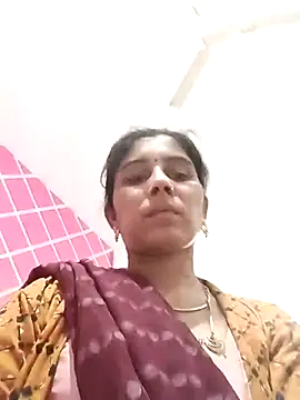 Snapshot of Hot_ree85 chatting on February 2026 04:47:01 AM Hot ree85 online show from February 2026 04:47:01 AM