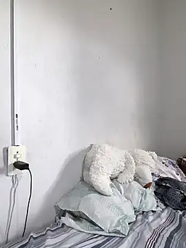 Snapshot of Larissinha015 chatting on February 2026 07:46:02 PM Larissinha015 online show from February 2026 07:46:02 PM