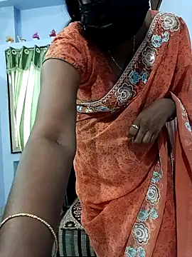 Snapshot of Tinarosy13 chatting on February 2026 08:04:02 AM Tinarosy13 online show from February 2026 08:04:02 AM