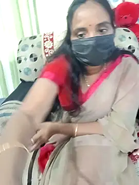 Snapshot of Tinarosy13 chatting on February 2026 06:35:02 AM Tinarosy13 online show from February 2026 06:35:02 AM