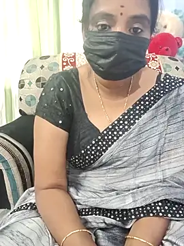 Snapshot of Tinarosy13 chatting on February 2026 06:11:01 AM Tinarosy13 online show from February 2026 06:11:01 AM