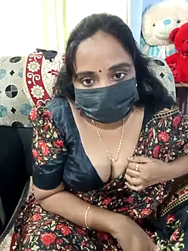 Snapshot of Tinarosy13 chatting on February 2026 09:29:02 AM Tinarosy13 online show from February 2026 09:29:02 AM