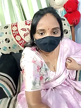 Snapshot of Tinarosy13 chatting on February 2026 05:21:02 PM Tinarosy13 online show from February 2026 05:21:02 PM