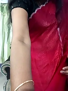 Snapshot of Tinarosy13 chatting on February 2026 11:24:02 PM Tinarosy13 online show from February 2026 11:24:02 PM