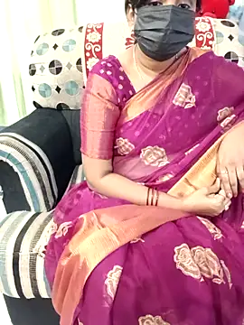 Snapshot of Tinarosy13 chatting on February 2026 07:21:02 AM Tinarosy13 online show from February 2026 07:21:02 AM