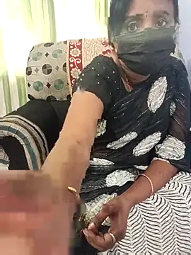 Snapshot of Tinarosy13 chatting on February 2026 09:00:02 AM Tinarosy13 online show from February 2026 09:00:02 AM