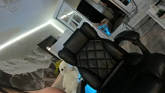 Ivy Bellee online show from February 2026 06:12:02 AM