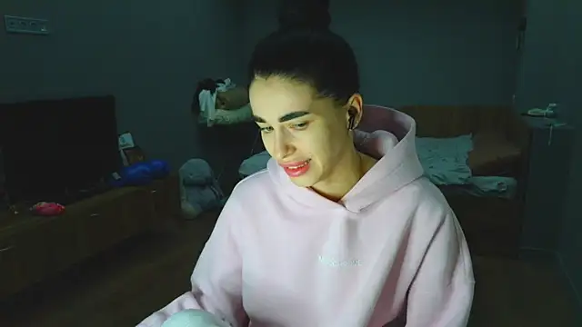 Vlada Elfie online show from April 2026 07:38:02 PM