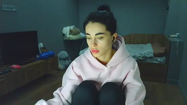 Vlada Elfie online show from April 2026 05:57:02 PM