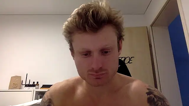 Snapshot of Fitlover1994 chatting on January 2026 08:40:02 AM Fitlover1994 online show from January 2026 08:40:02 AM