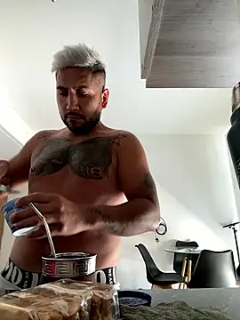 LittleRoccoph online show from January 2026 04:00:02 PM