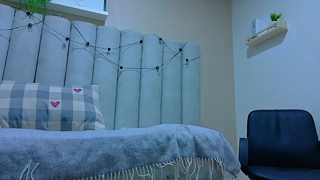 AmberStonne   online show from March 2026 03:00:01 AM