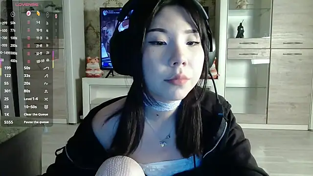 AprilOnilll online show from February 2026 01:46:02 PM