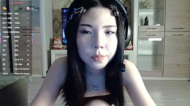 AprilOnilll online show from February 2026 12:07:01 PM