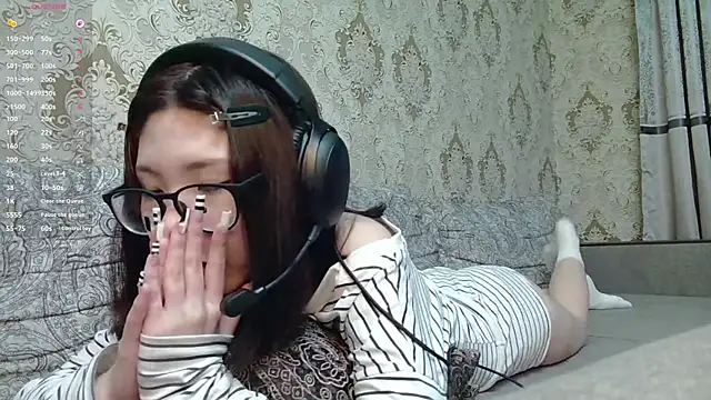 AprilOnilll online show from April 2026 05:15:01 PM