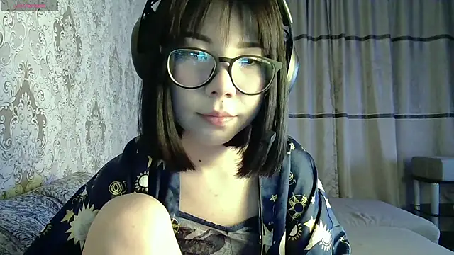 AprilOnilll online show from March 2026 05:12:02 PM