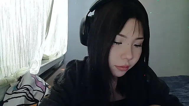 AprilOnilll online show from January 2026 08:18:02 AM