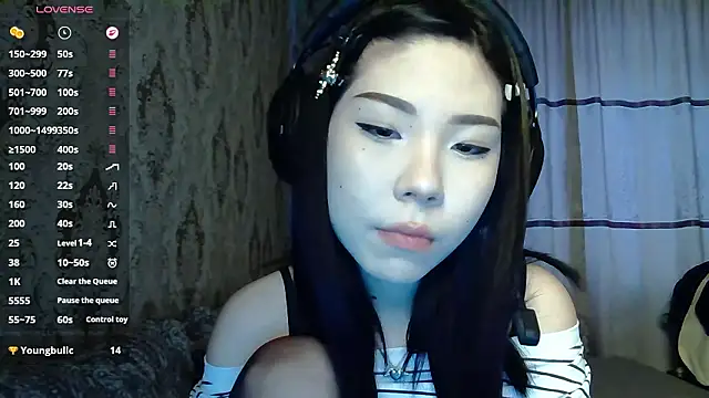 AprilOnilll online show from February 2026 12:27:01 PM