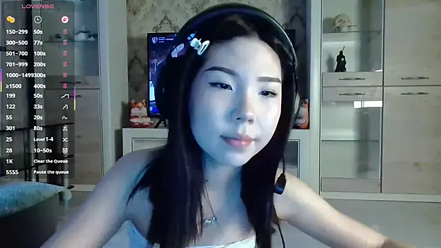 AprilOnilll online show from February 2026 11:54:01 AM