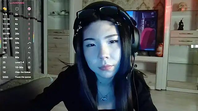 AprilOnilll online show from February 2026 01:35:02 PM