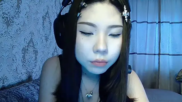 AprilOnilll online show from March 2026 12:16:01 PM