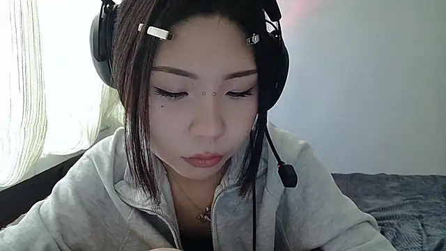 AprilOnilll online show from January 2026 08:32:01 AM