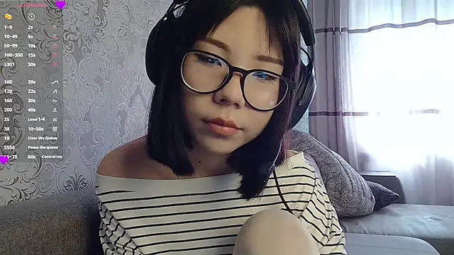 AprilOnilll online show from April 2026 05:03:01 AM