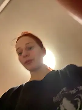 Lily Viola online show from March 2026 06:59:02 PM