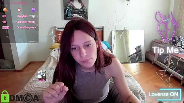Lily Viola online show from May 2026 08:28:01 AM