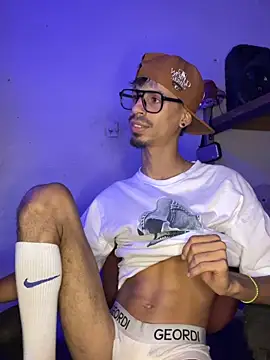 Snapshot of alexx_23cm chatting on April 2026 03:35:02 PM alexx 23cm online show from April 2026 03:35:02 PM