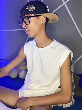 Snapshot of alexx_23cm chatting on January 2026 01:31:02 AM alexx 23cm online show from January 2026 01:31:02 AM