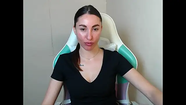 cammila horn online show from April 2026 05:21:01 AM