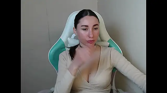 cammila horn online show from April 2026 05:36:01 AM