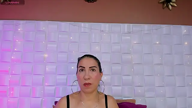 AmberJoyMilf online show from May 2026 04:34:02 PM