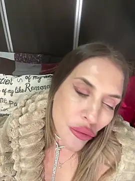 IssabelXO online show from April 2026 10:57:02 PM