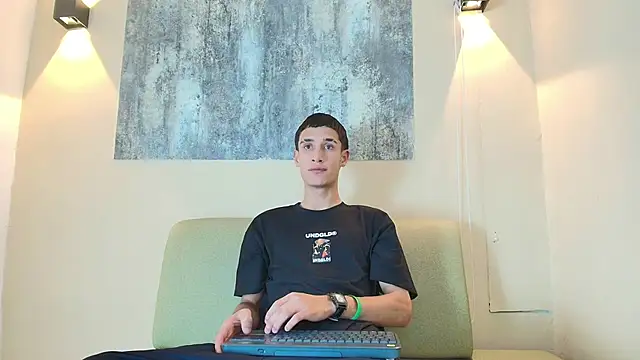 Snapshot of SEBASS_R chatting on January 2026 01:07:01 PM SEBASS R online show from January 2026 01:07:01 PM