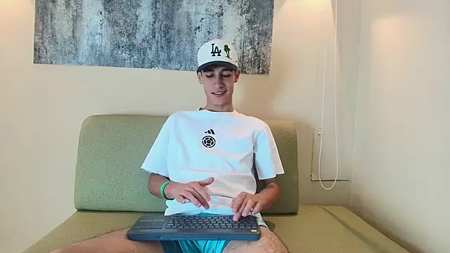 Snapshot of SEBASS_R chatting on January 2026 01:04:02 PM SEBASS R online show from January 2026 01:04:02 PM