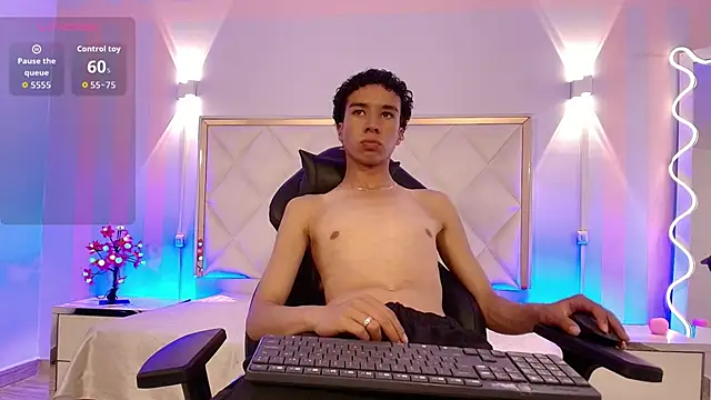 Snapshot of Zayn_tay chatting on January 2026 07:31:02 PM Zayn tay online show from January 2026 07:31:02 PM