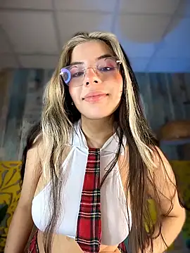 ShyDesireXXX online show from April 2026 09:31:01 PM