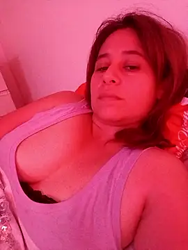 laupassion66l online show from February 2026 06:15:02 PM