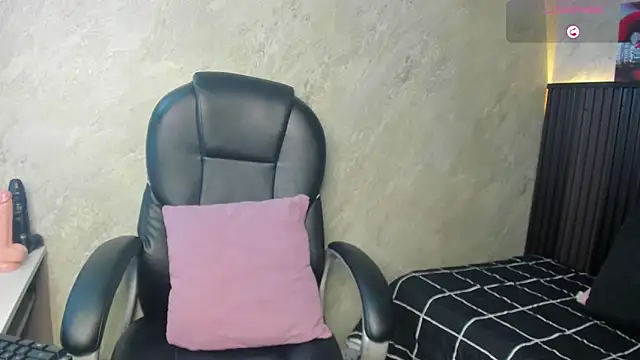 tanisha  lux online show from March 2026 10:17:01 PM