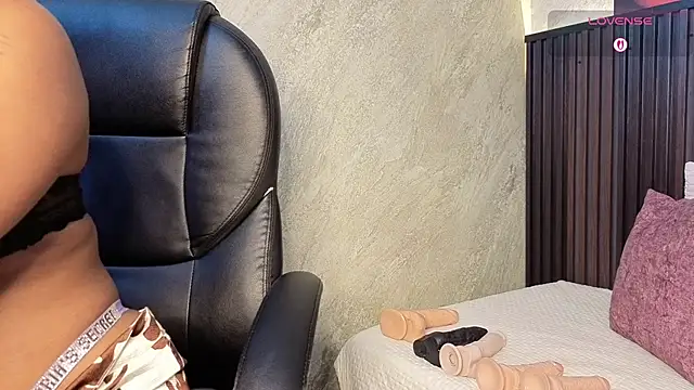 tanisha  lux online show from March 2026 04:19:02 PM