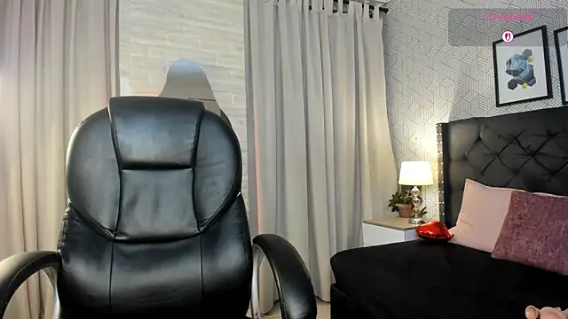 tanisha  lux online show from March 2026 10:33:02 PM