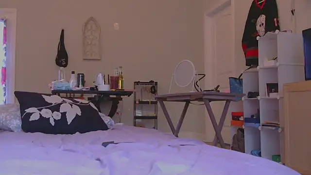 xouniq online show from February 2026 10:09:01 PM