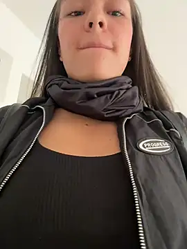 TaylorrHill online show from April 2026 07:44:02 PM