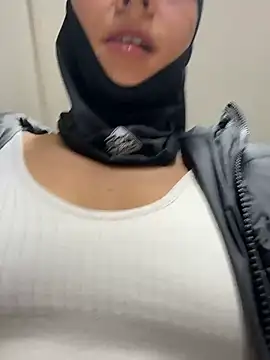 TaylorrHill online show from March 2026 06:59:02 PM