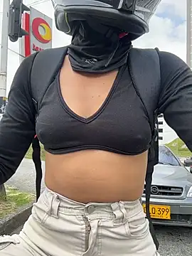 TaylorrHill online show from April 2026 07:39:02 PM