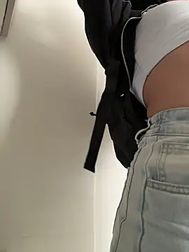 TaylorrHill online show from April 2026 08:10:01 PM