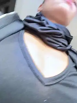 TaylorrHill online show from April 2026 07:42:02 PM