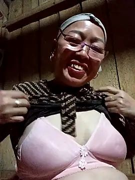 Snapshot of Agnes-baby chatting on February 2026 12:49:01 PM Agnes-baby online show from February 2026 12:49:01 PM